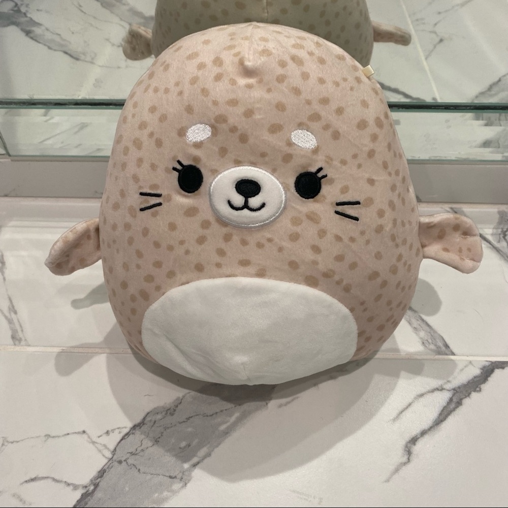 8” Lilou the spotted seal squishmallow